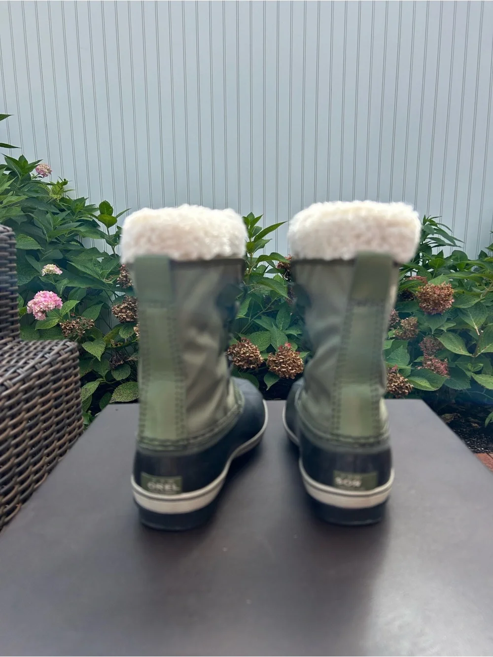 Sorel Kids Yoot Pac winter boots, size 1, bungee cord great for young kids